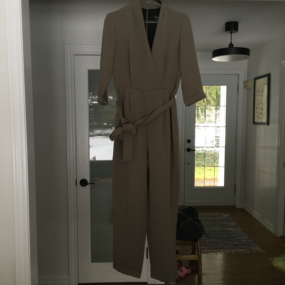 Le Chateau jumpsuit  🌸 3 for $25